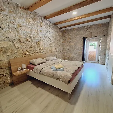 Stone Castle Willa Tribalj (Primorsko-Goranska)